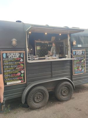 Pizza van, menu at Portal Pizza in Exeter