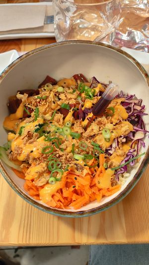 Spicy vegan tuna bowl - just the right spice level at Mamasana in Santander
