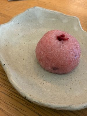 Peach daifuku at Tomo in Paris