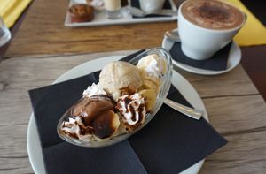 Banana Split + Chocolat à l'ancienne at Le Potager du Marais - Saint Paul in Paris