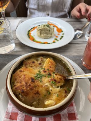 French onion soup  at Le Potager du Marais - Saint Paul in Paris
