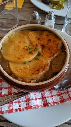 Cheesy onion soup at Le Potager du Marais - Saint Paul in Paris