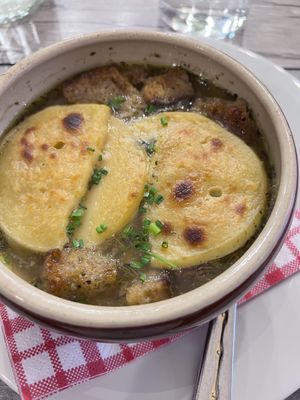 French onion soup   at Le Potager du Marais - Saint Paul in Paris