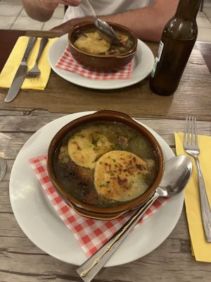 Get the French onion soup   at Le Potager du Marais - Saint Paul in Paris