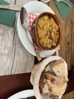 French onion soup  at Le Potager du Marais - Saint Paul in Paris