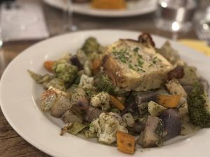 Le Potager du Marais - Vegan - 
Poêlée de légumes au tofu fumé* Fried vegetable with smoked tofu  at Le Potager du Marais - Saint Paul in Paris