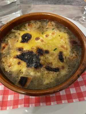 French onion soup  at Le Potager du Marais - Saint Paul in Paris