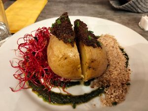 Roasted potatoe with tapenade and pesto at Le Potager du Marais - Saint Paul in Paris