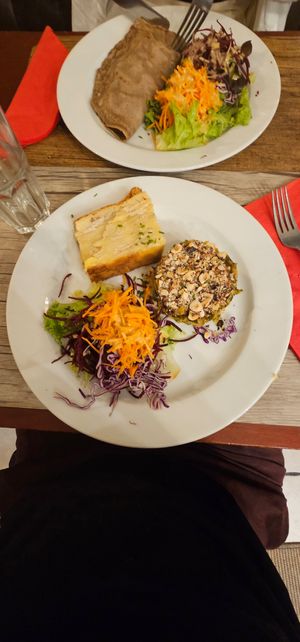 Roasted tofu and lentils with potatoes at Le Potager du Marais - Saint Paul in Paris
