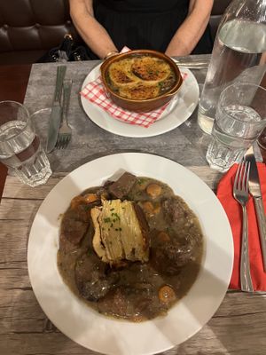 Seitan Bourguignon and French Onion Soup  at Le Potager du Marais - Saint Paul in Paris