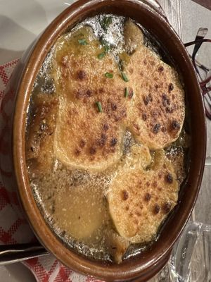 French onion soup  at Le Potager du Marais - Saint Paul in Paris