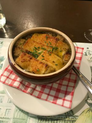French onion soup  at Le Potager du Marais - Saint Paul in Paris