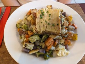 fried vegetable with smoked tofu at Le Potager du Marais - Saint Paul in Paris