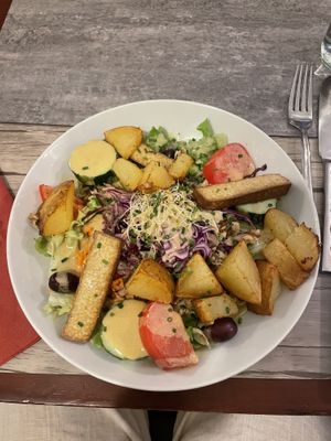 Smoked tofu salad  at Le Potager du Marais - Saint Paul in Paris