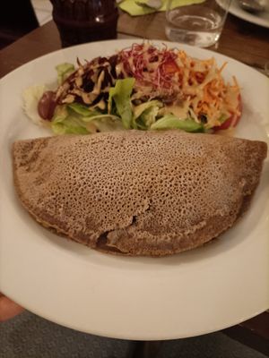 Buckwheat crepe with mushroom and leek, side salad at Le Potager du Marais - Saint Paul in Paris