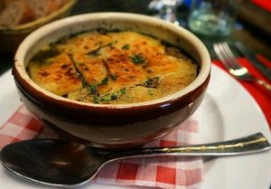 French onion soup  at Le Potager du Marais - Saint Paul in Paris
