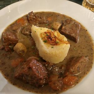 great seitan stew in red wine and mushrooms at Le Potager du Marais - Saint Paul in Paris
