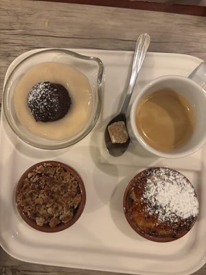 Dessert coffee plate  at Le Potager du Marais - Saint Paul in Paris