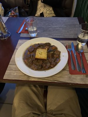 the tasteless food with the nasty sauce that tastes like dishwasher-waster bc of these dried herbs from the store😡  at Le Potager du Marais - Saint Paul in Paris