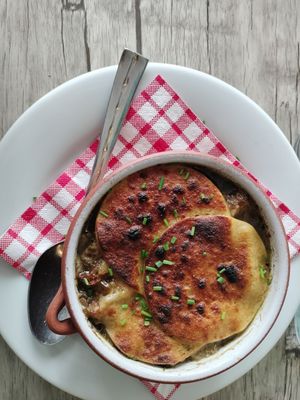 Zuppa di cipolle con formaggio di mandorle at Le Potager du Marais - Saint Paul in Paris