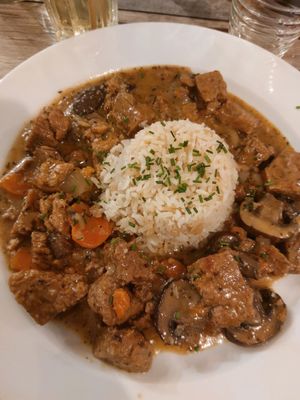 Bourgignon de seitan with rice at Le Potager du Marais - Saint Paul in Paris