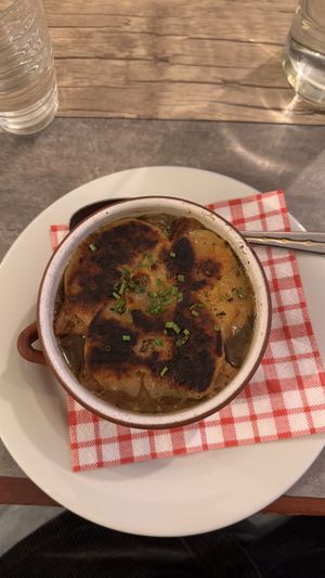 French onion soupp  at Le Potager du Marais - Saint Paul in Paris