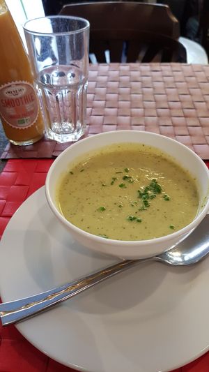 Zucchini basil soup at Le Potager du Marais - Saint Paul in Paris