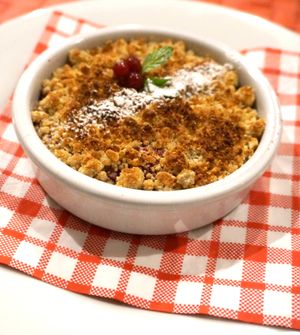 Crumble with berries at Le Potager du Marais - Saint Paul in Paris