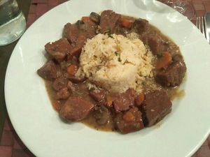 Seitan steak in red wine and mushrooms sauce at Le Potager du Marais - Saint Paul in Paris