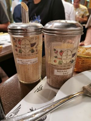 Nutricional yeast and sesame salt at Le Potager du Marais - Saint Paul in Paris