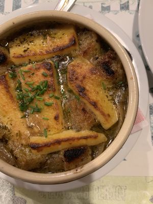 French onion soup  at Le Potager du Marais - Saint Paul in Paris
