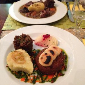 Quinoa burger and beef stew at Le Potager du Marais - Saint Paul in Paris