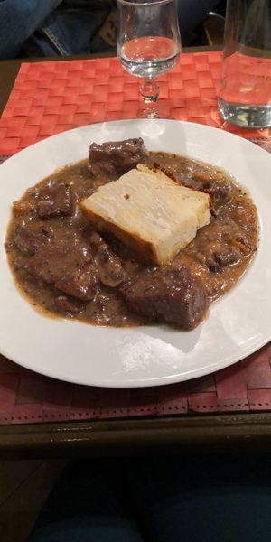 Bourguignon de Seitan + gratin de pommes de terre at Le Potager du Marais - Saint Paul in Paris