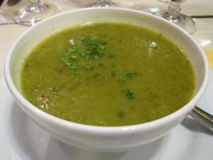 Basil and zucchini soup at Le Potager du Marais - Saint Paul in Paris