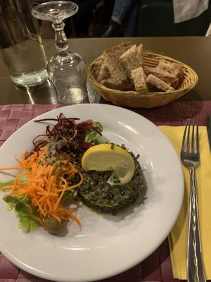Seaweed tarte starter at Le Potager du Marais - Saint Paul in Paris