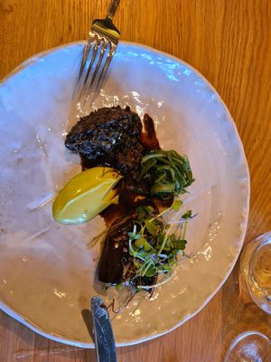 Hoofdgerecht met linzen en aubergine at GEIJT in Ede