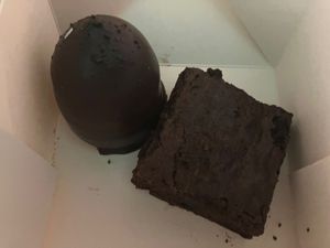 Lakrids flødeboller & brownie  at Glean - Fisketorvet in Copenhagen