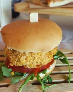 Mini hamburguer de tofu crispy at Porto Vegan Market in Porto