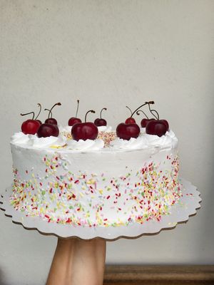 Red Velvet at Porto Vegan Market in Porto