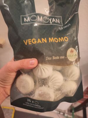 Diese Tiefkühl-Variange der Momos vom Kulayan habe ich mal um die Ecke im Kiosk 4ever ind er Europa-Allee 163 entdeckt. at Kulayan - Nepali Cuisine in Frankfurt