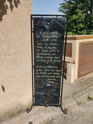 Entrance at La Grignotière chez Juliette et Léo in Moustiers-sainte-marie