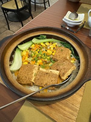 Riso in casseruola di terracotta con tofu e verdure  at Hi Mi - 嗨米 in Turin