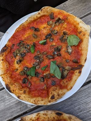 pizza pukkighianni at BAKED PizzaShop in Visby