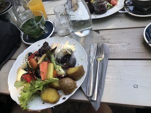 Veganer antipasti-Teller at Das Hoven in Berlin