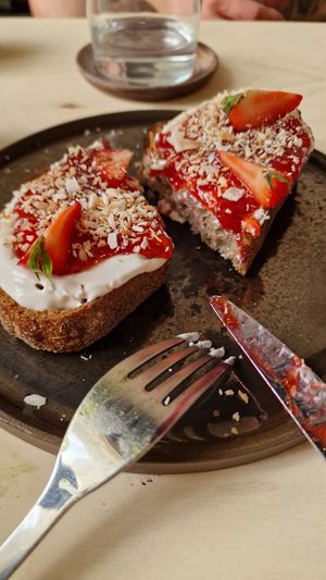  at DREI ZIMMER KÜCHE BAD in Frankfurt