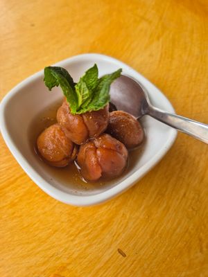 Apricots with spices at De Khambir in Leh
