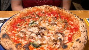 margherita with vegan cheese and extra mushrooms at Cresci Pizzeria in York