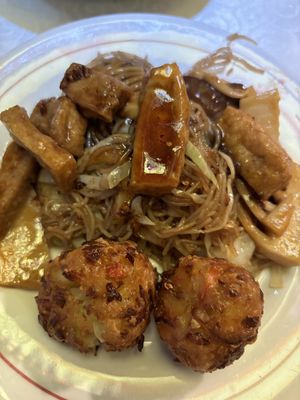 Rice noodles + tofu bamboo mushroom + manchulia balls  at Restaurante China Mandarin in Tenerife