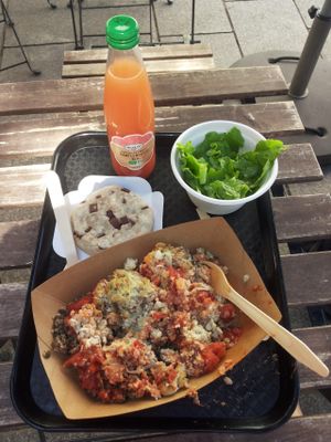 Tofu balls with lentil-quinoa, green salad and cookie at Green Bear Coffee - La Canebiere in Marseille