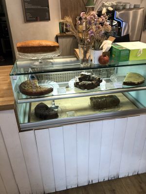 Vegan and vegetarian desserts ( only 1 vegan) at Green Bear Coffee - La Canebiere in Marseille
